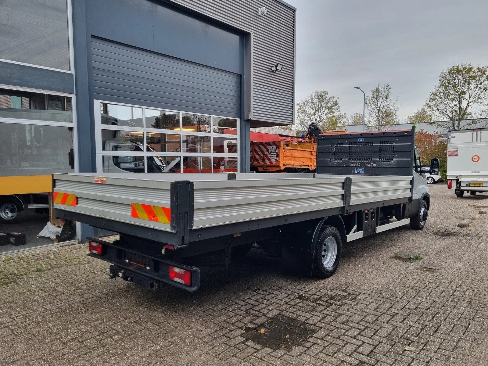 Iveco Daily 65C18 3.0D Open Laadbak 6M Euro6 GVW 6500kg, Autos, Argent ou Gris, Achat, Euro 6, Entreprise