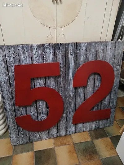 Huisnummer 52 groot model 100 x 117 cm. Hout en staal