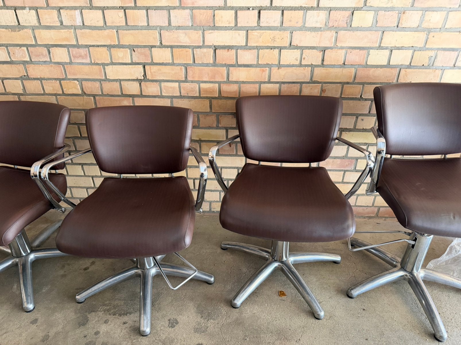 4 chaises de coiffeur AGV Dyna au design italien, Maison & Meubles, Enlèvement, Comme neuf