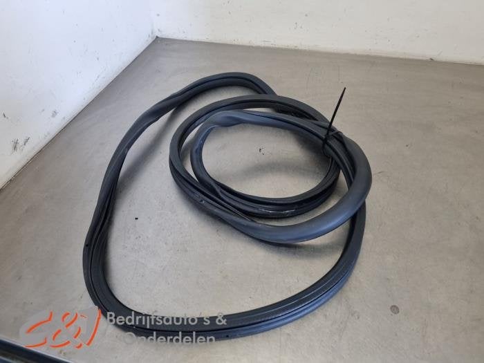 Schuifdeur Rubber rechts van een Peugeot Partner, Gebruikt, -, -, Ophalen of Verzenden