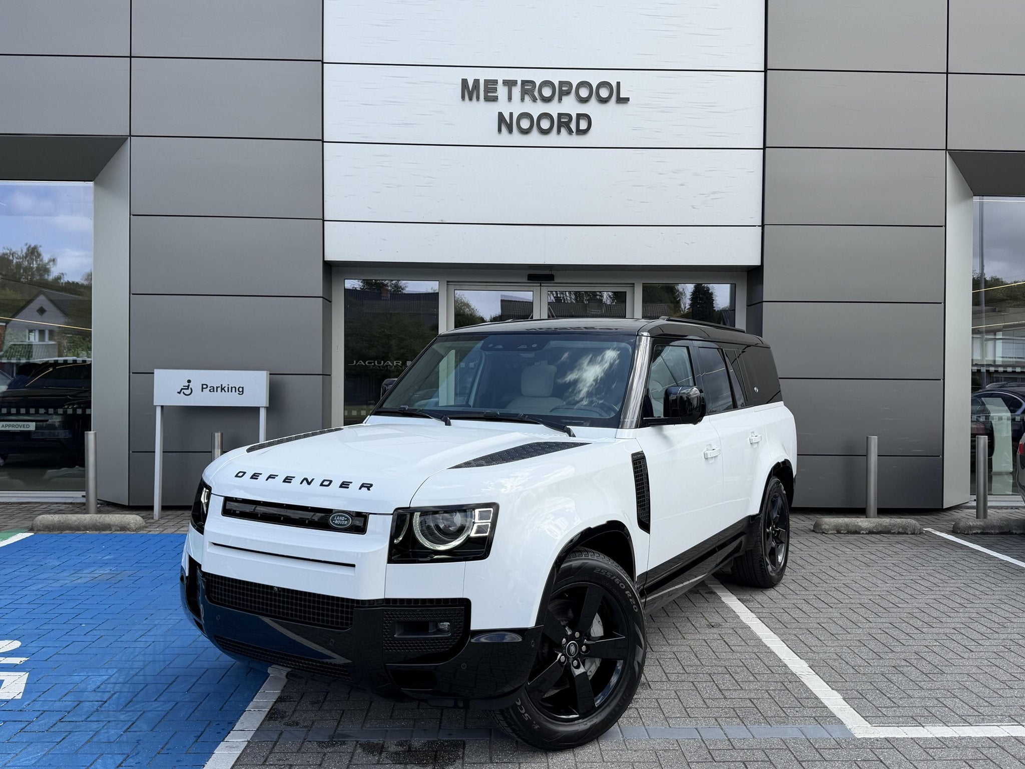 Land Rover Defender 130 P400 First Edition, Autos, Achat, Euro 6, Entreprise, https://public.car-pass.be/vhr/131d5a75-a6c8-4fe5-a7c1-320649991ac9