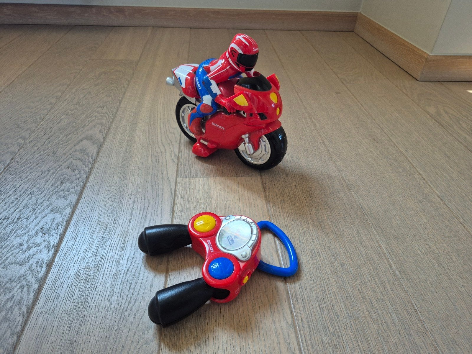 cyclomoteur télécommandé, Enlèvement ou Envoi, Utilisé, Télécommande