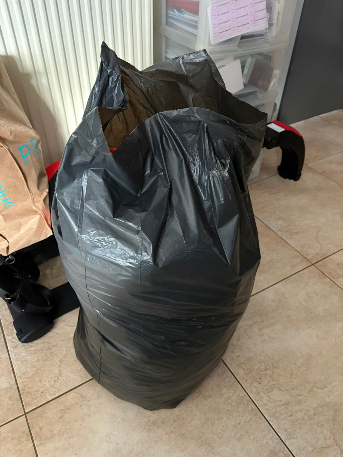 Grote vuilzak 100L dameskleding maat M/L, Kleding | Dames, Ophalen, Zo goed als nieuw, Maat 38/40 (M)