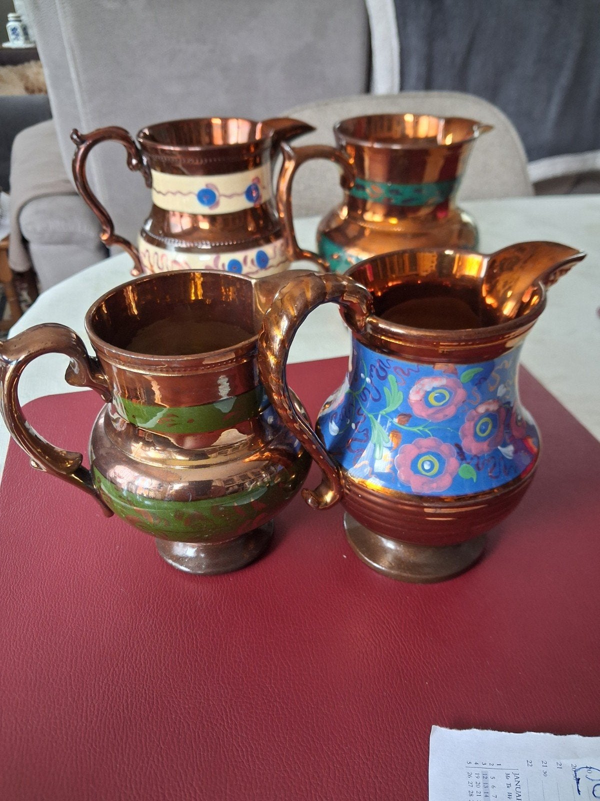4 kannetje antieke goudsteen, Enlèvement