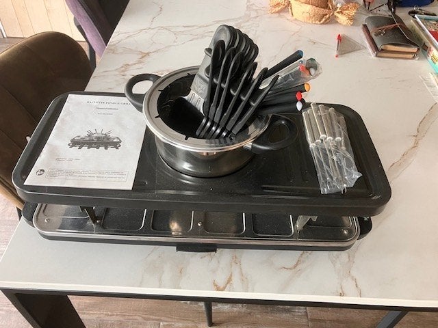 Nieuw 3-in-1 Raclette / Fondue / Grill Toestel – Ongebruikt, Electroménager, Enlèvement, Neuf, 8 personnes et plus