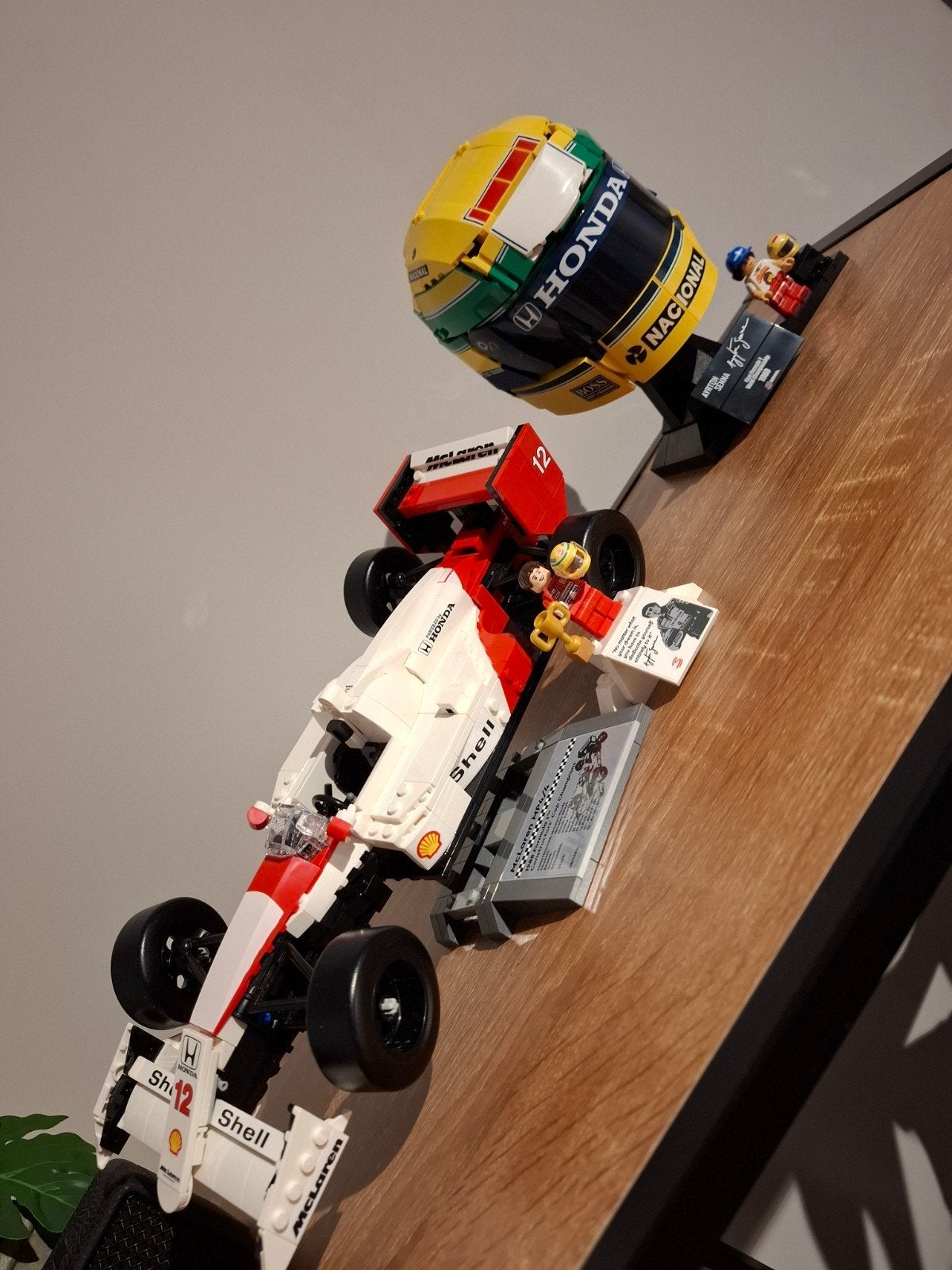 Casque et chariot Lego « Ayrton Senna »., Enlèvement