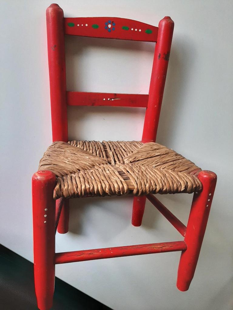 Vintage kinderstoeltje handbeschilderd jaren '70, Kinderen en Baby's, Kinderstoelen, Ophalen, Gebruikt, Overige typen