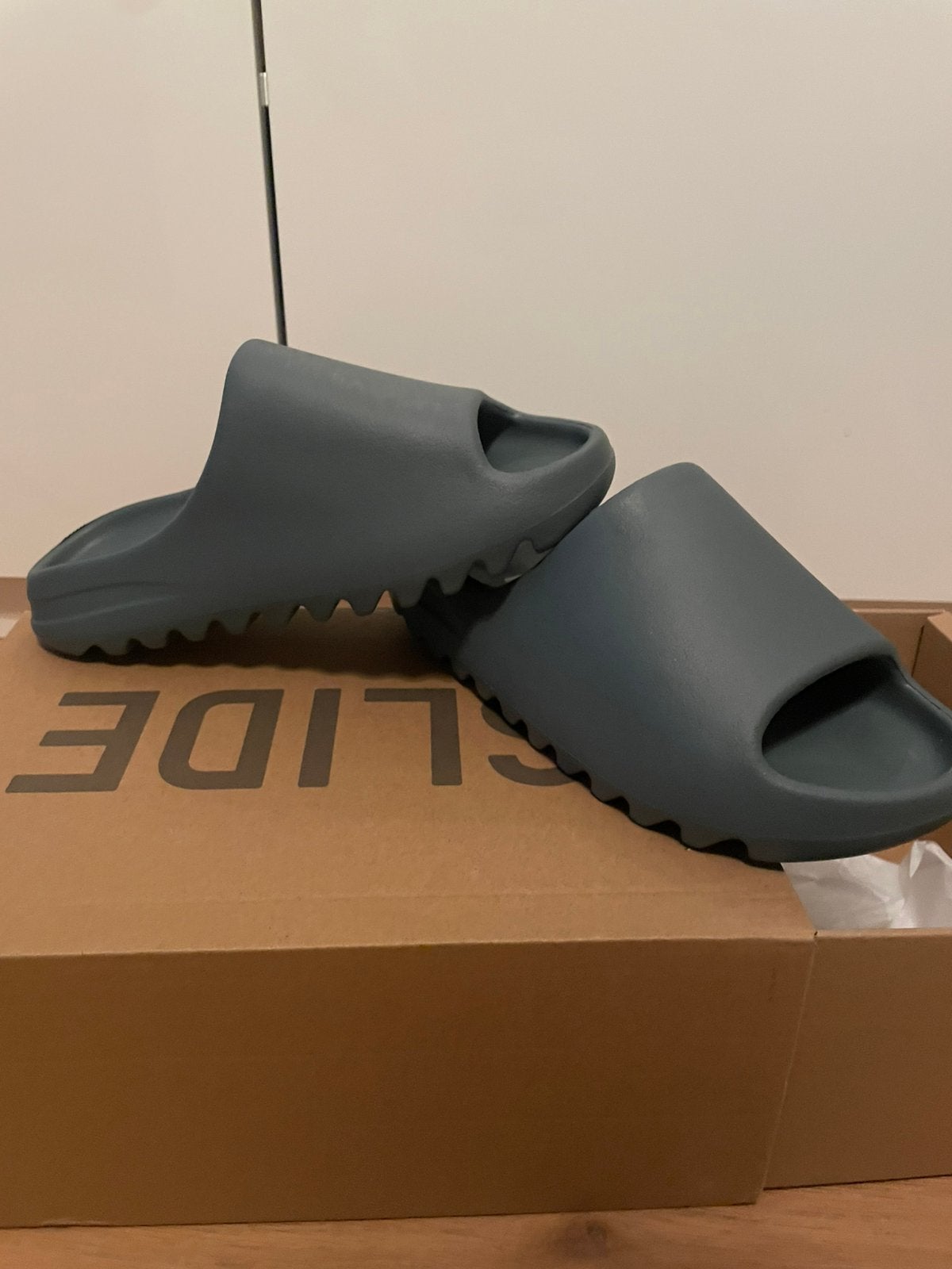 Yeezy slide marine maat 42, Sport en Fitness, Schoenen, Nieuw, Maat M, Ophalen of Verzenden