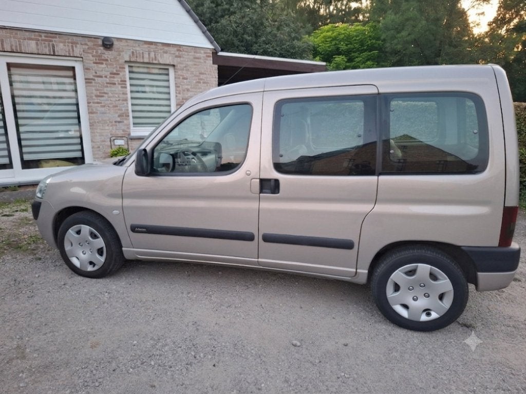 Citroën berlingo 1.6 benzine, Auto's, Citroën, Particulier, Berlingo, ABS, Airbags, Metaalkleur, Radio, Schuifdeur, Trekhaak, Benzine