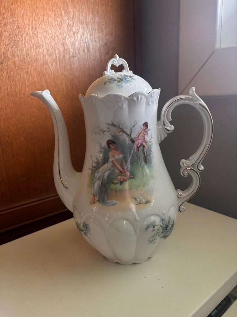 Antieke koffiepot, Ophalen