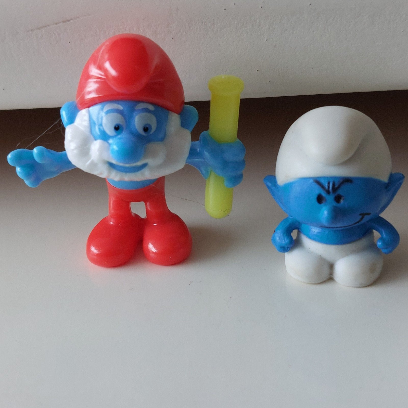 2 schtroumpfs pour 1,00 euro. Bon état, Collections, Enlèvement, Utilisé, Poupée, Figurine ou Peluche