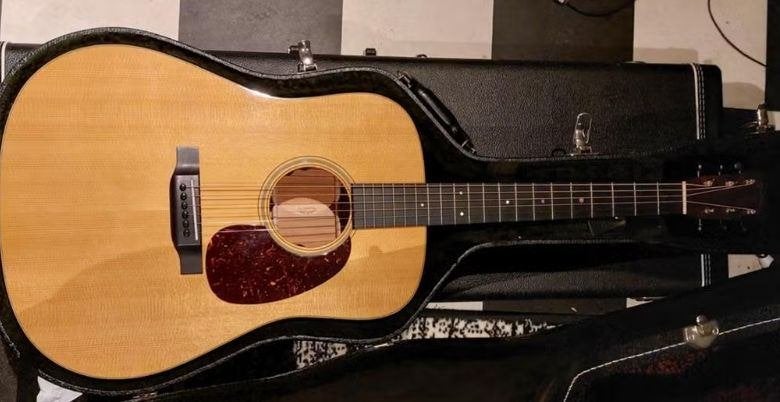 Martin D18 E, Musique & Instruments, Instruments à corde | Guitares | Acoustiques, Enlèvement ou Envoi, Comme neuf, Guitare Western ou Guitare Folk