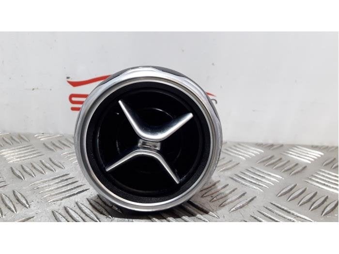 Luchtrooster Dashboard van een Mercedes GLA, Gebruikt, -, Ophalen of Verzenden, -