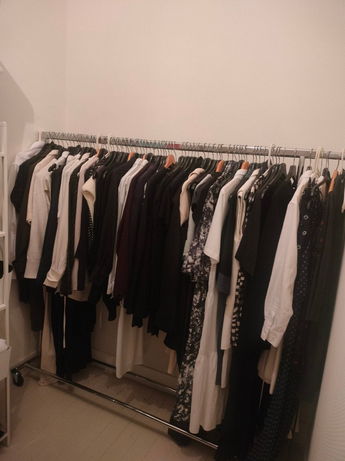 Kledingrek (stevig en verstelbaar), Vêtements | Femmes, Enlèvement, Avec roues, Comme neuf