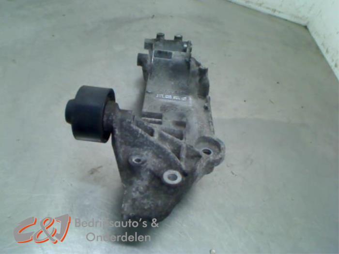 Support dynamo bas d'un Renault Master, Renault, -, 3 mois de garantie, Utilisé