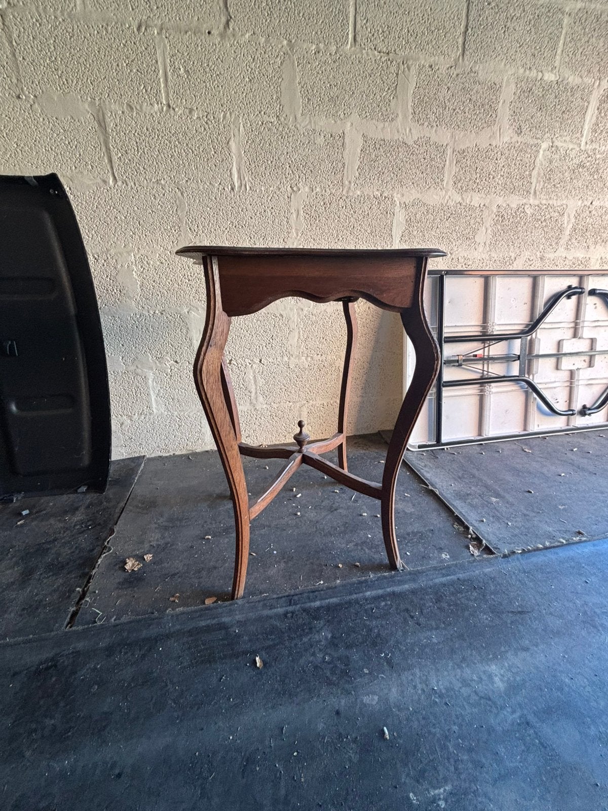 Petite table ancienne en bois, Maison & Meubles, Enlèvement, Comme neuf, Bois, Une