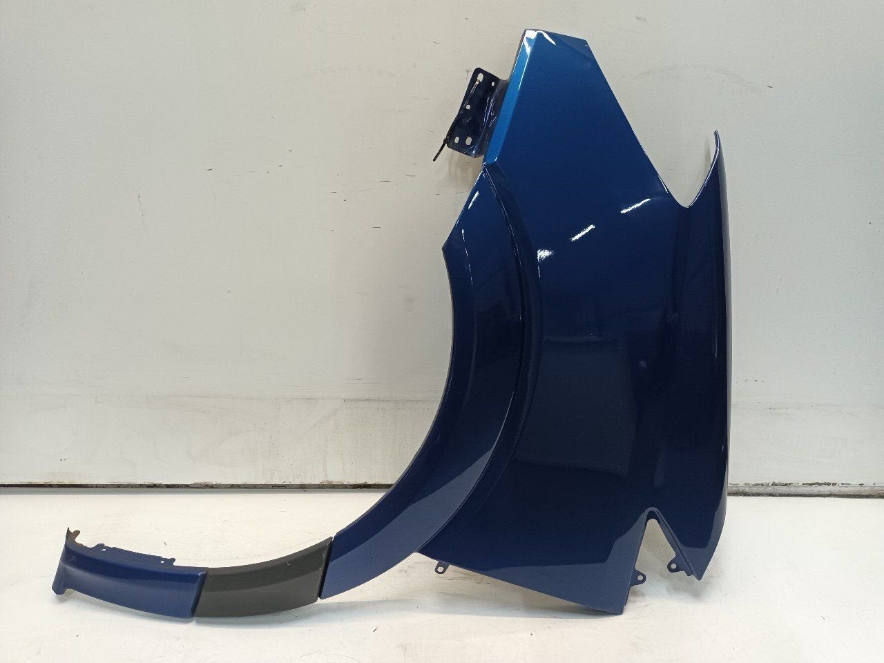 Spatbord links voor Mercedes-Benz Sprinter, Onderdelen@venauto.nl, Van der Ven Autorecycling B.V., Gebruikt, Ettenseweg 76, 4706 PB Roosendaal, The Netherlands