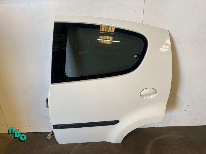 Portière 4portes arrière gauche d'un Peugeot 107 (107 05-), Autos : Pièces & Accessoires, -, 3 mois de garantie, Utilisé, Porte
