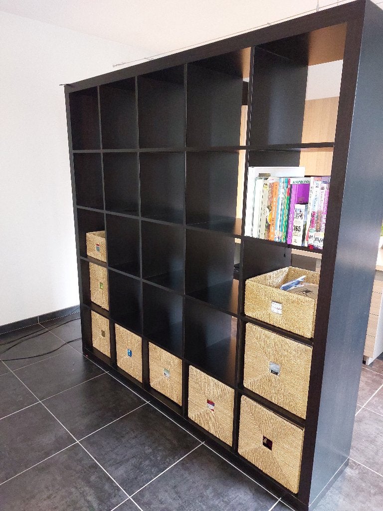 Ikea kast Kallax 5x5 vakken incl  9manden, zwart, 25 à 50 cm, 150 à 200 cm, Comme neuf, Autres essences de bois