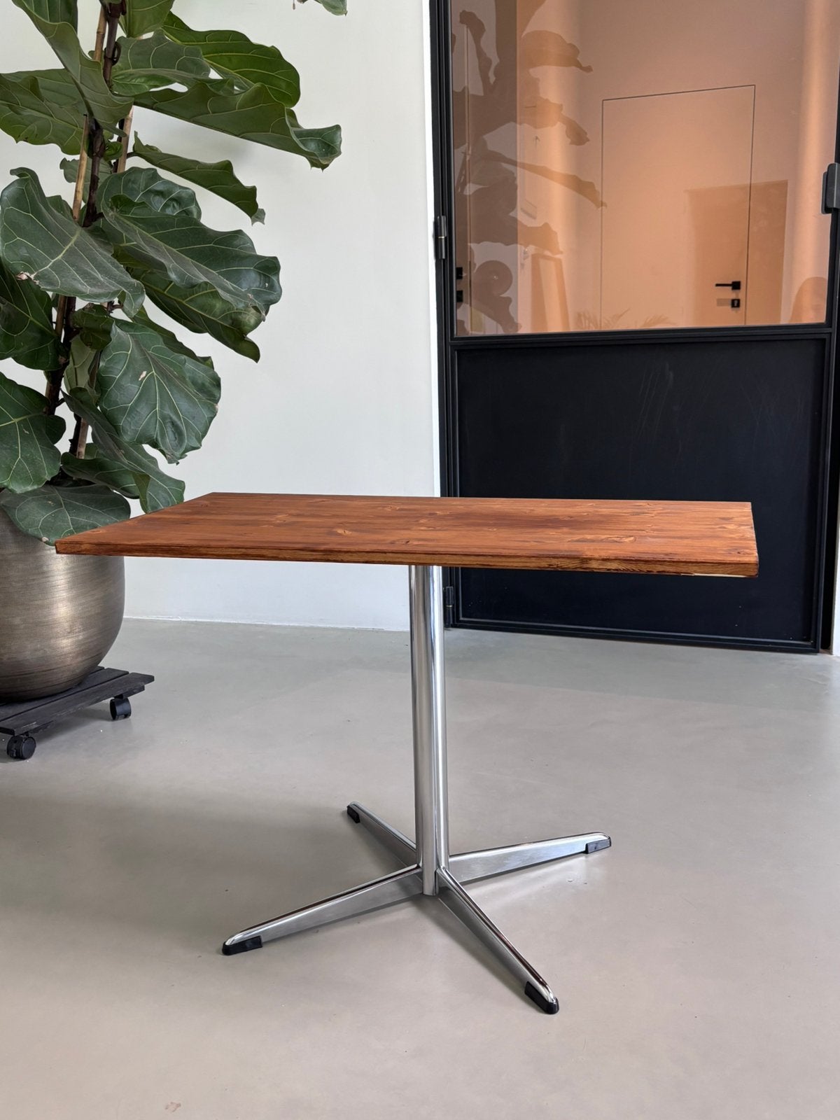 Table d’appoint bar en bois de sapin massif pied chromé, Maison & Meubles, Enlèvement ou Envoi, Comme neuf