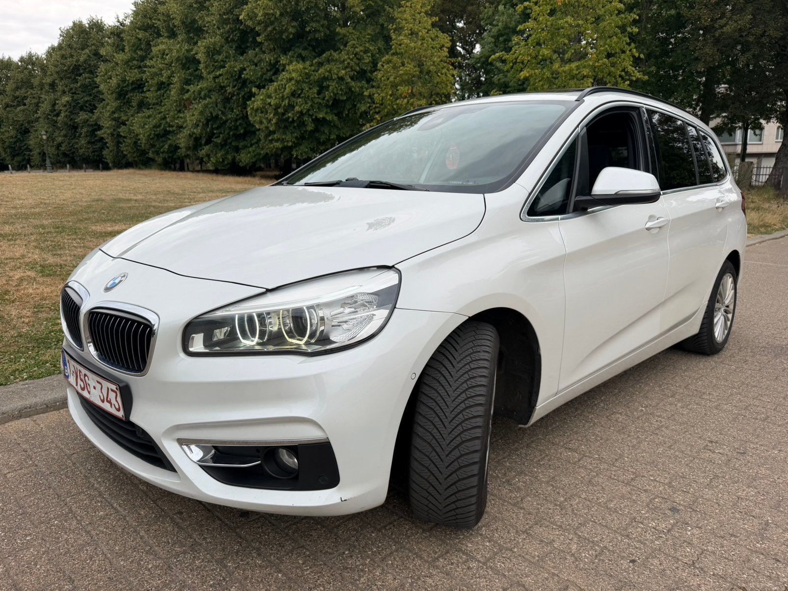 Bmw 218dA grand tourer, Auto's, Monovolume, Lichtsensor, Wit, Leder
