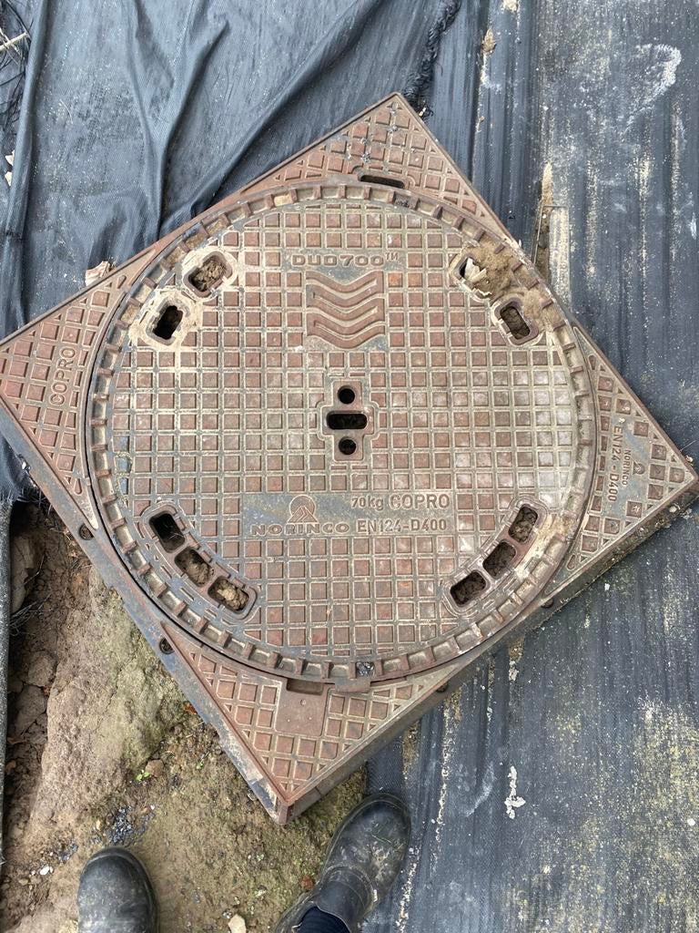 Geuten deksels, Doe-het-zelf en Bouw, Buizen en Afvoer, Ophalen, Zo goed als nieuw