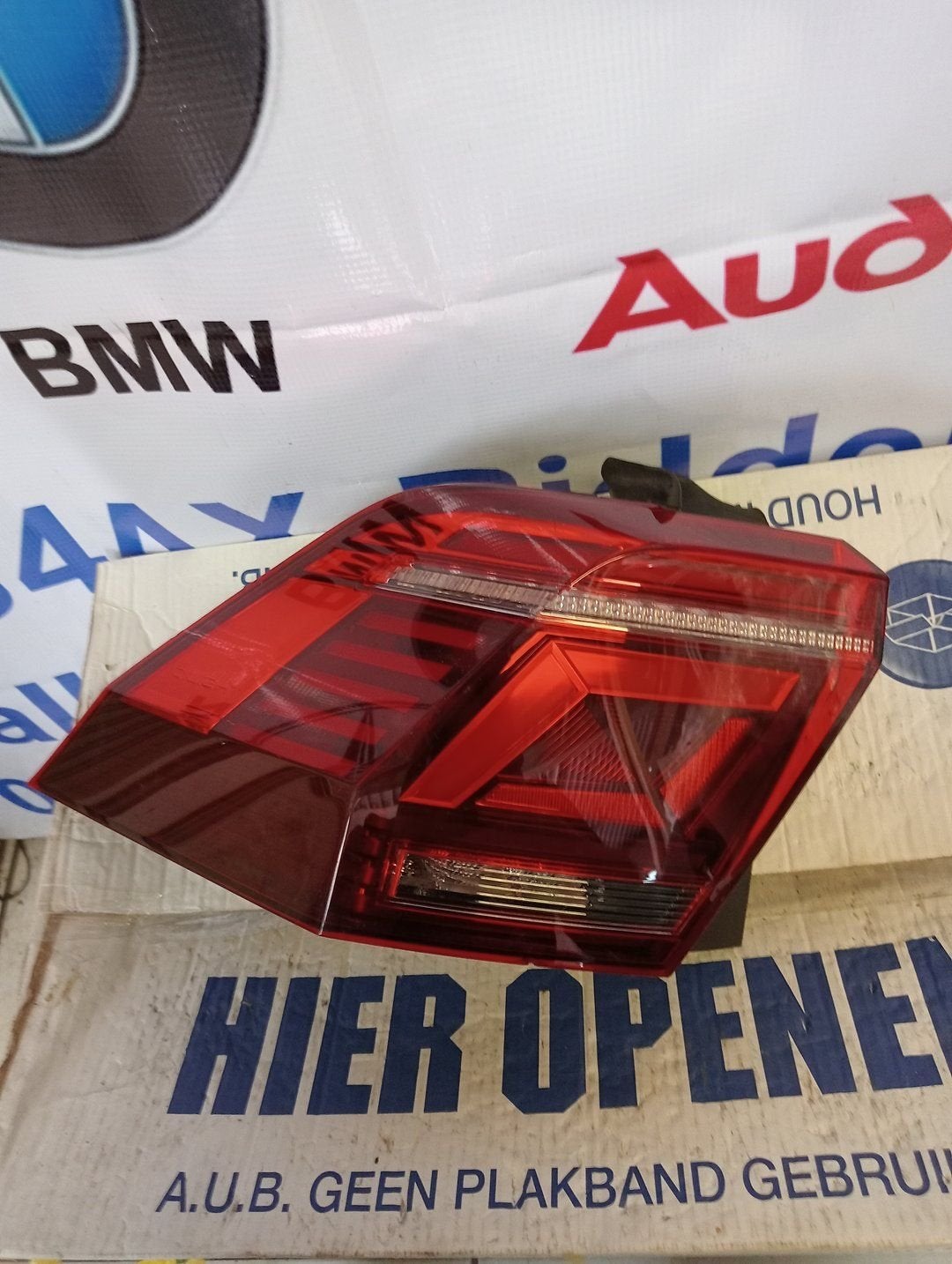 Achterlicht TIGUAN FACELIFT IQ-LIGHT Linksbuiten 5NA945207J, Volkswagen, -, Utilisé, -