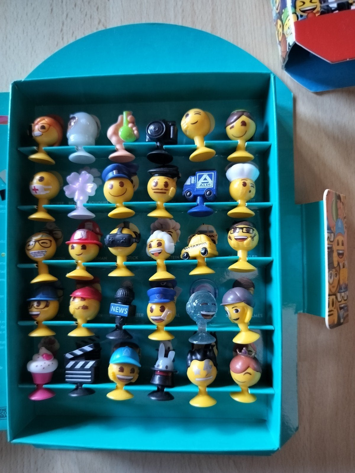 volledige doos emojies aldi, Verzamelen, Supermarktacties, Aldi, Ophalen of Verzenden
