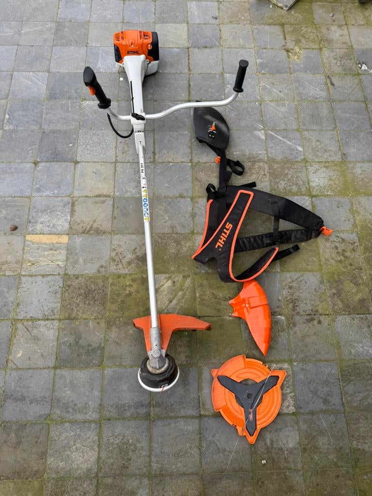Stihl fs311, Enlèvement, Utilisé, 10 à 30 cm, Essence