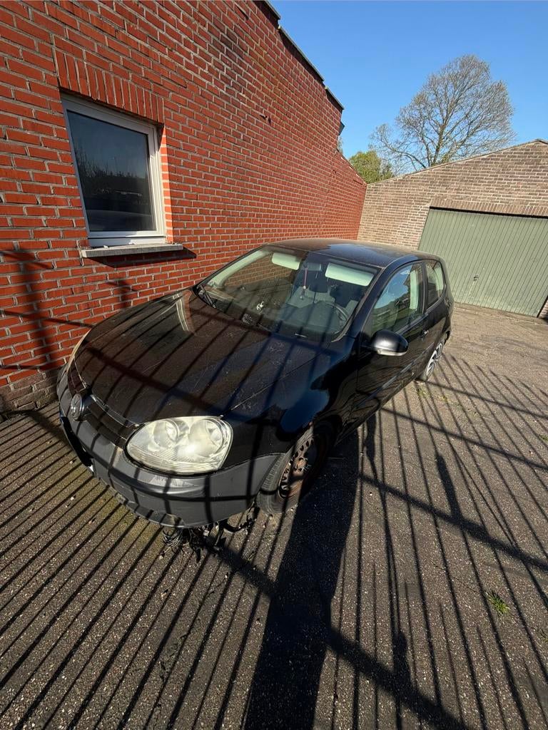 VW Golf 5 is kapot mag weg voor goed bod., Autos, Achat, Boîte manuelle, Euro 4, LPG