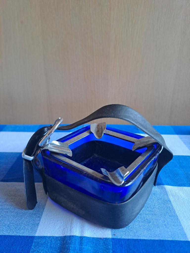 Vintage asbak met lederen riempje, Ophalen, Asbak