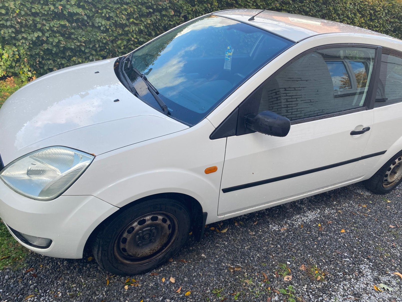 Ford fiesta 1.3 benz bj2005 /195000km gkrdvvrkoop 1650eu, Auto's, Stof, Wit, Handgeschakeld, Grijs