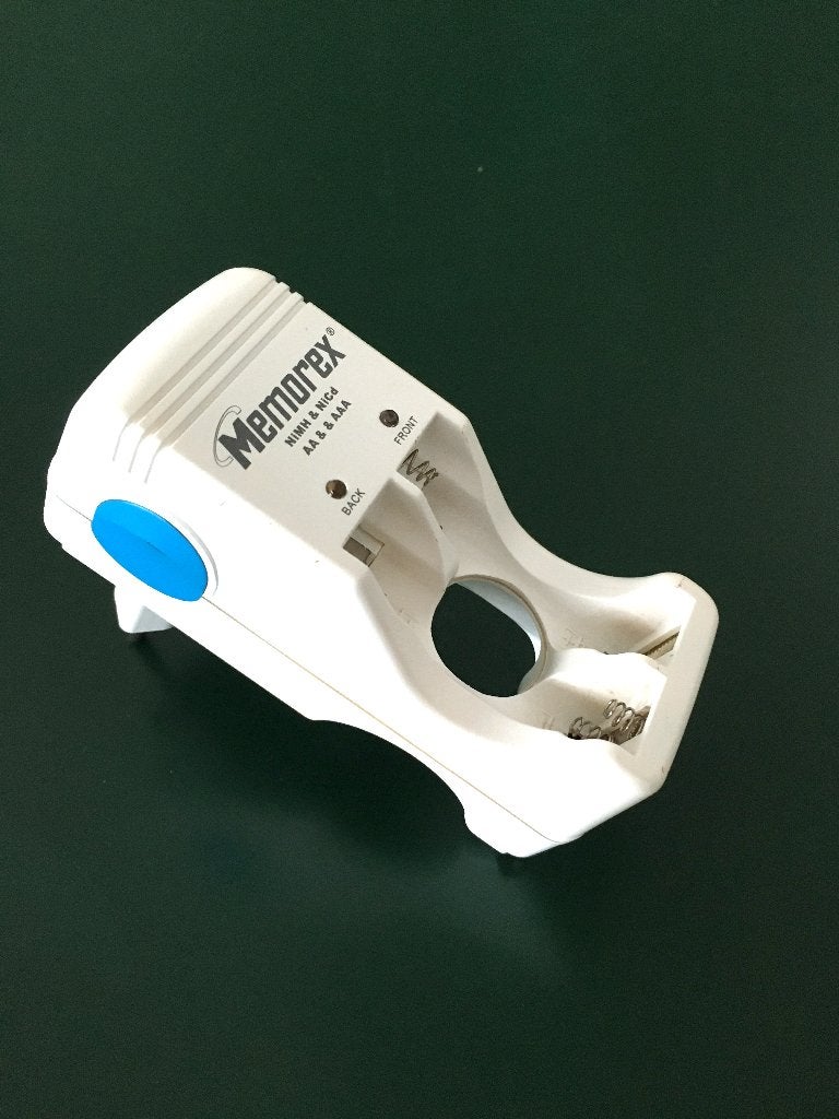 Chargeur pour piles rechargeables AA + AAA, Enlèvement, Comme neuf