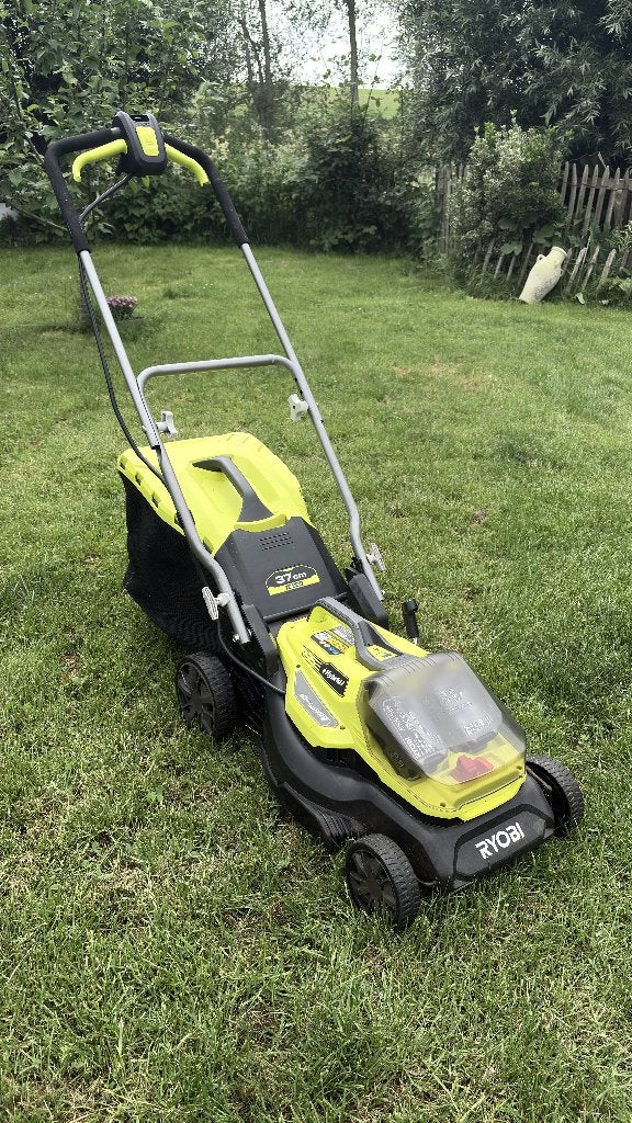 Tondeuse électrique RYOBI Hybrid - 37cm, Tondeuses à gazon sur batterie, Tondeuse rotative, 30 à 39 cm, Enlèvement