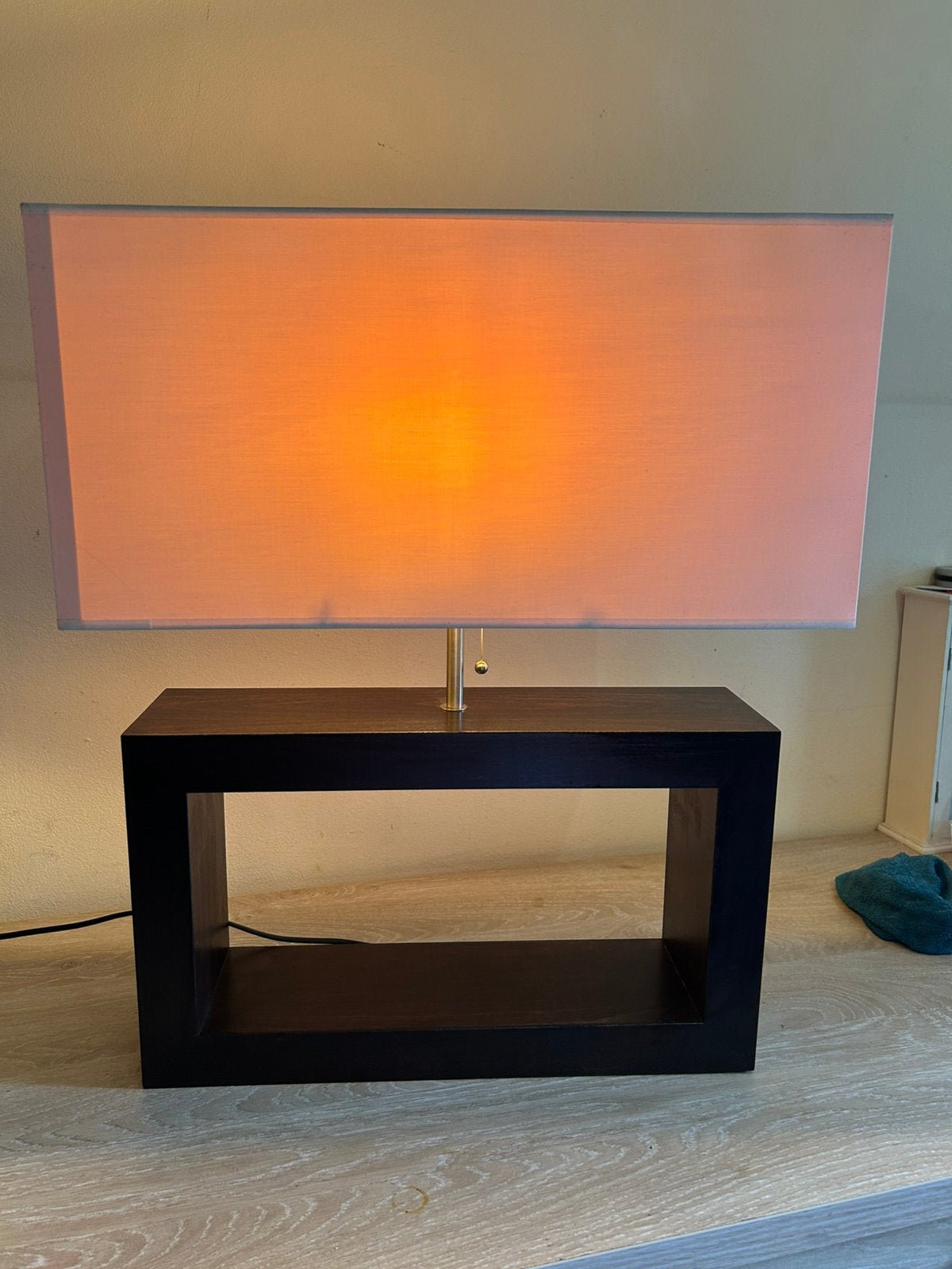 Grote tafellamp met een eigentijds en verfijnd ontwerp, Zo goed als nieuw, Ophalen, Beige, Hout