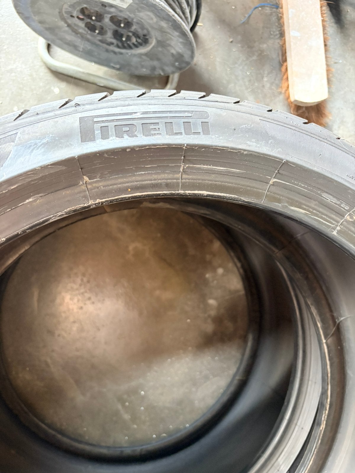 255 35 19 Firelli runflat banden, 255 mm, Band(en), Ophalen, 19 inch