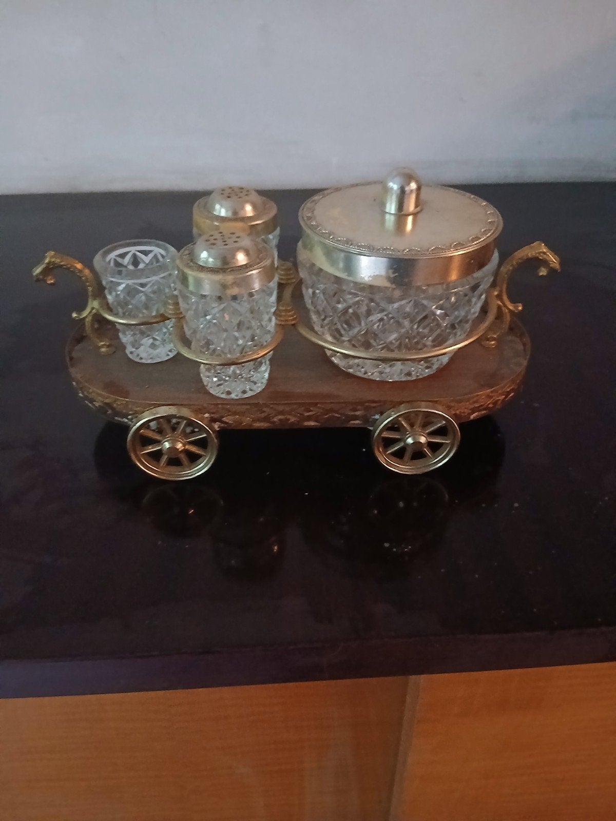 Prachtig Vintage Menage-stel op Karretje – Kristal & Messing, Antiek en Kunst, Ophalen