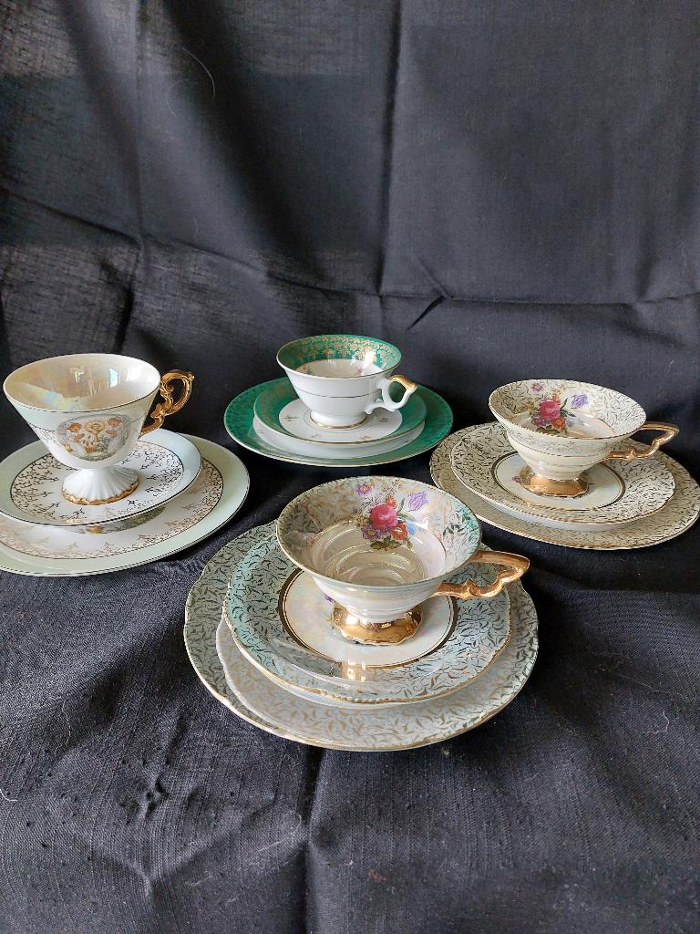 LOT DE 4 JOLIES TASSE  FINE PORCELAINE POUR VITRINE, Enlèvement ou Envoi