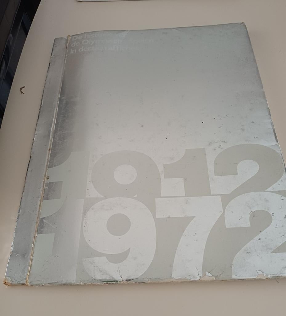 De historie van de olympische spelen met 13 affiches, Boeken, Ophalen