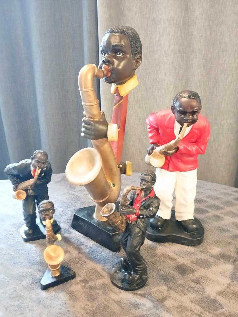 Lot de 5 figurines musiciens jazz en résine – Style afro/vin