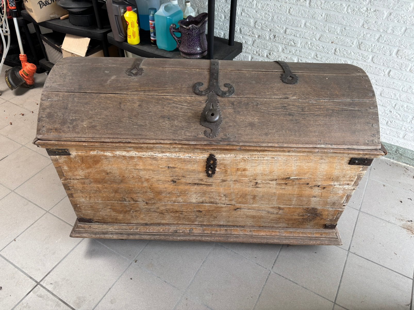Caisse ancienne en chêne du 18ème siècle, Enlèvement