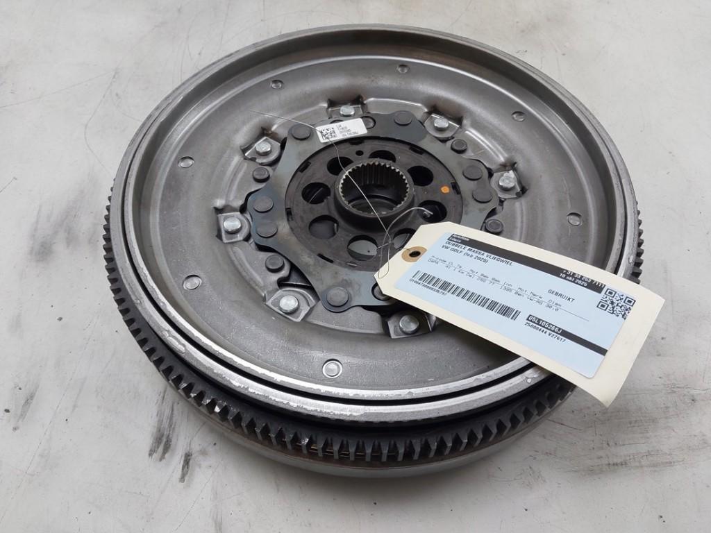 VOLANT MOTEUR BI-MASSE Volkswagen Golf VIII Variant (GC5), Autos : Pièces & Accessoires, Moteurs & Accessoires, Utilisé, Volkswagen