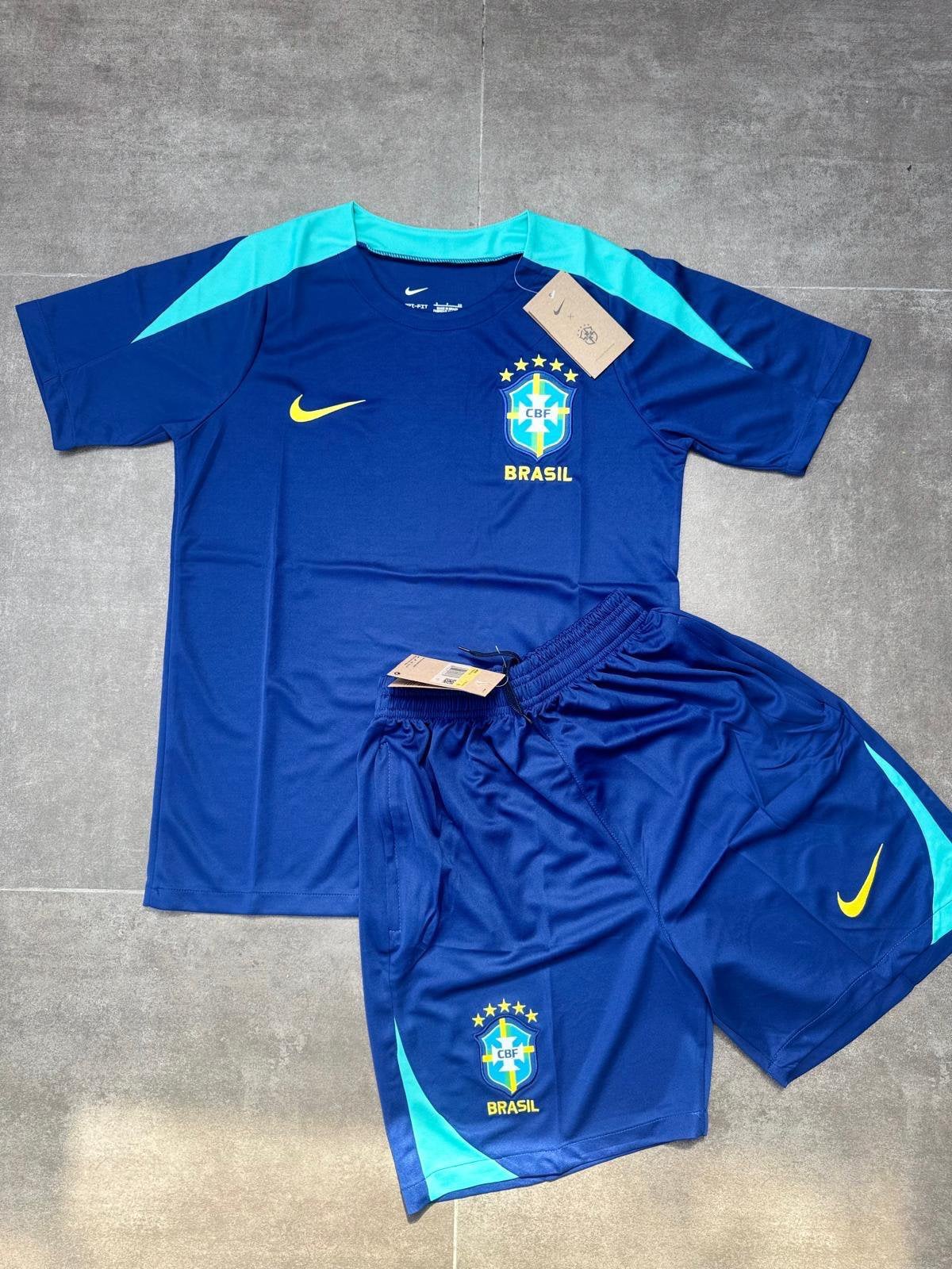 Set Nike Brasil taille S, Sports & Fitness, Taille S, Enlèvement, Neuf, Set