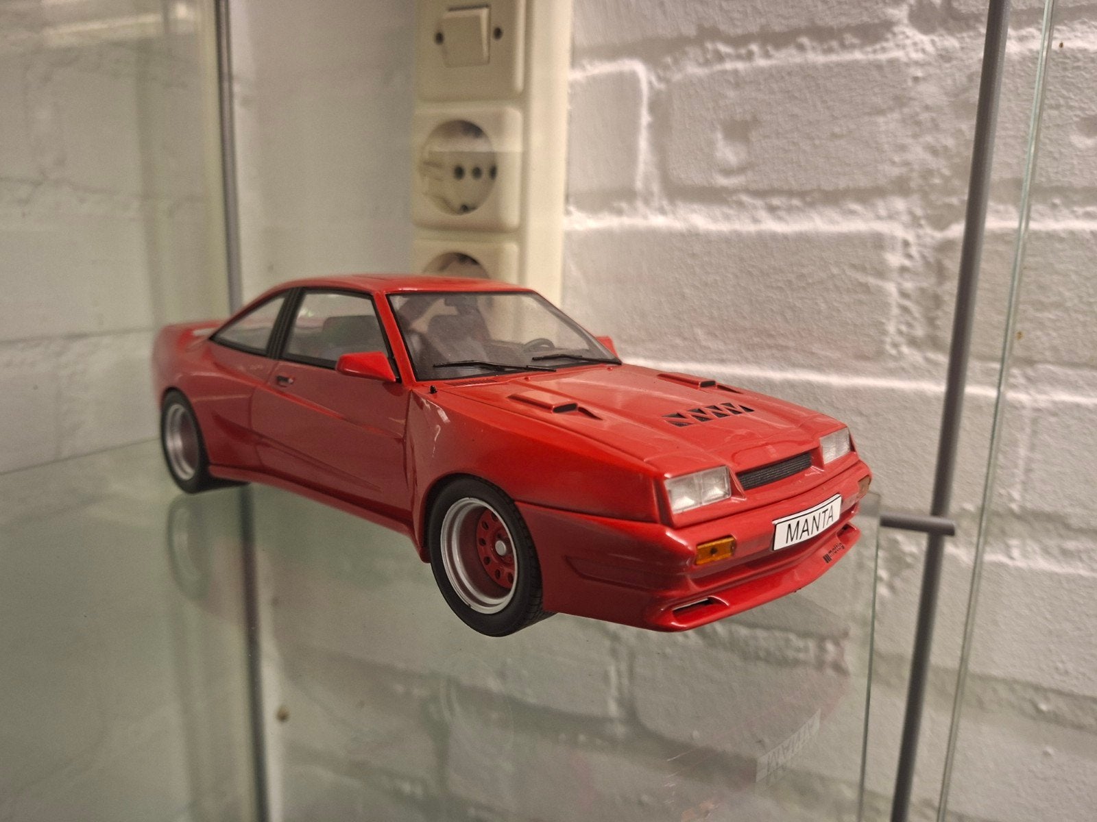 Opel Manta Mattig 1:18, Ophalen of Verzenden