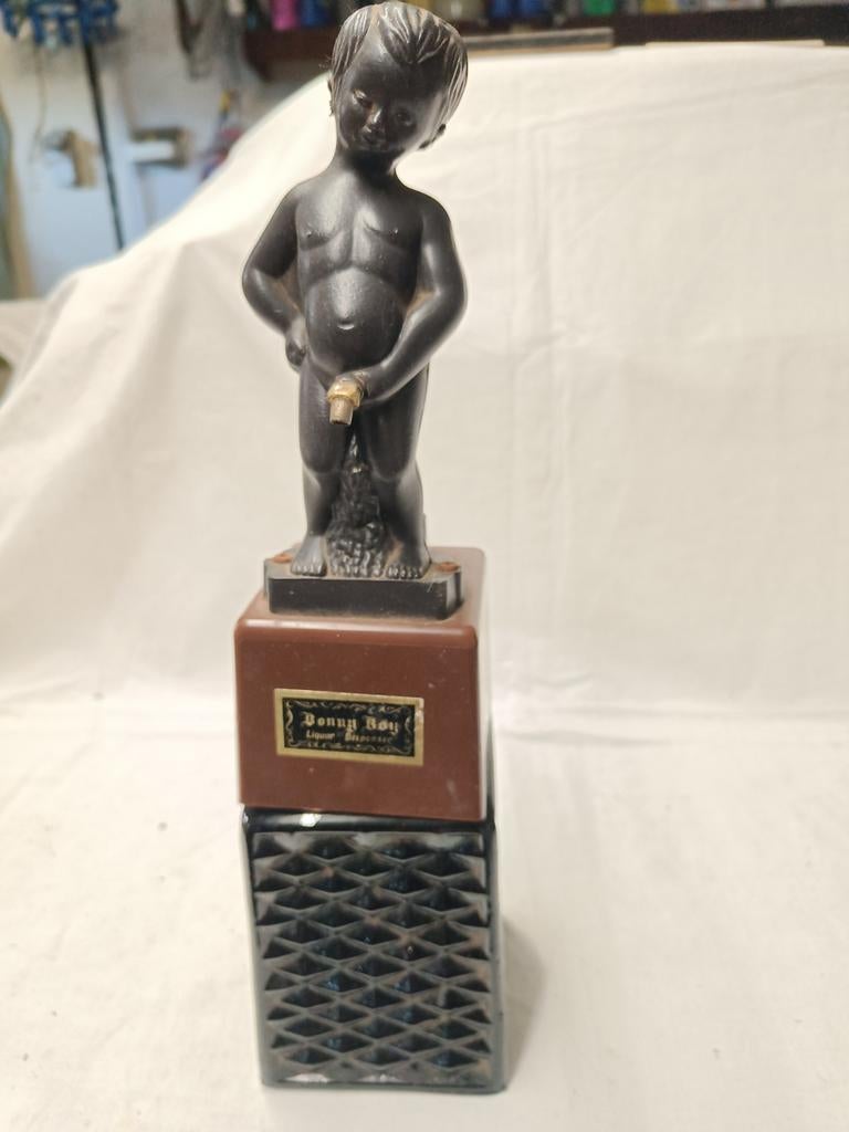 Oude likeur fles manneke pis, Ophalen