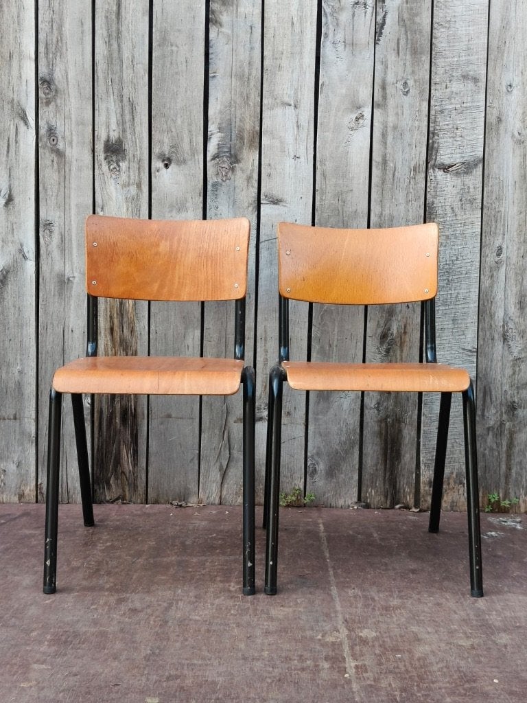Elbe | Chaise industrielle belge | 104 en stock, Enlèvement ou Envoi, Brun, Bois, Belgische industriële stoel