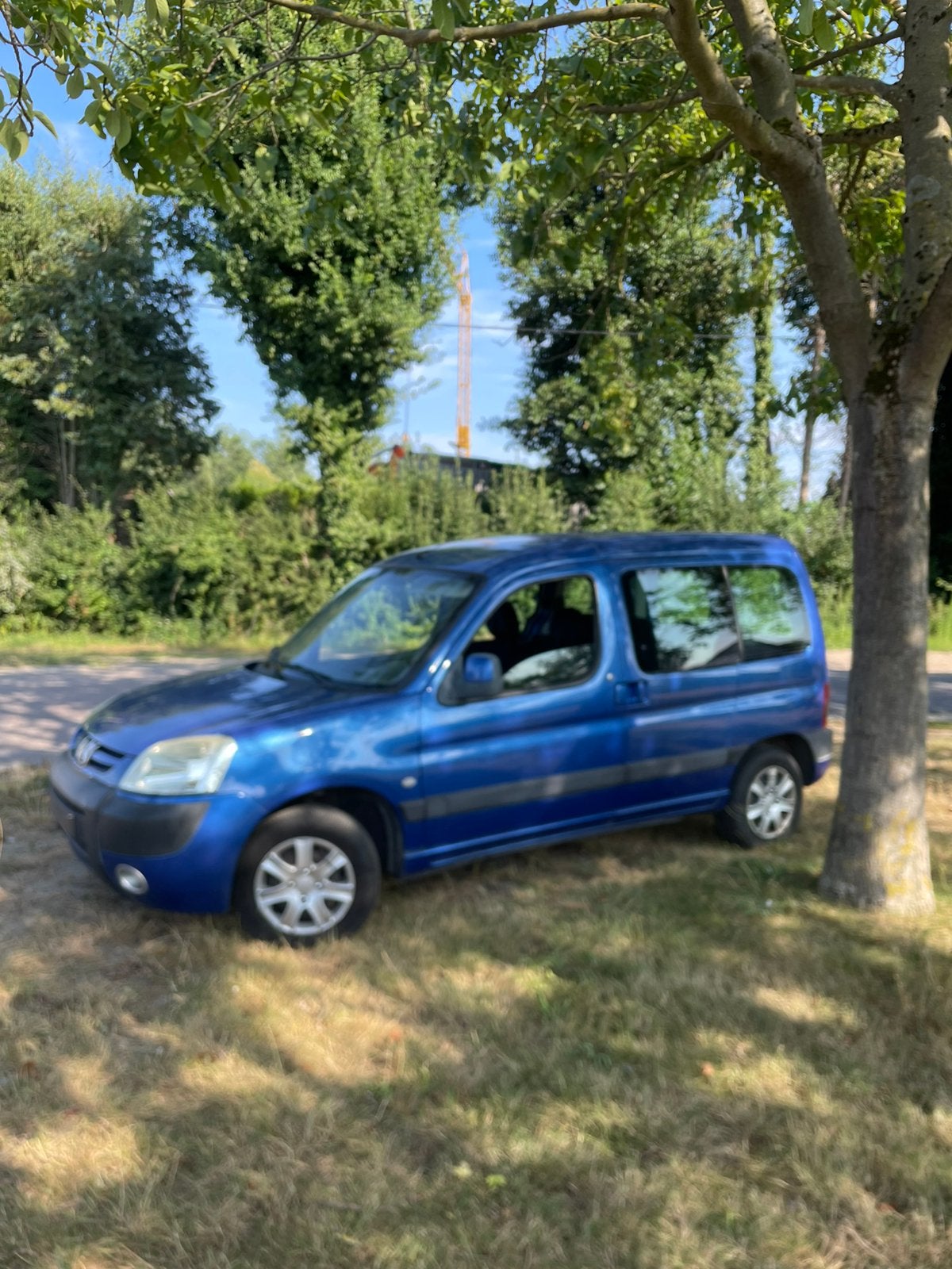 Peugeot partner, 5pl,benzine,airco,met controle, Auto's, Voorwielaandrijving, 139 g/km, 4 cilinders, Blauw