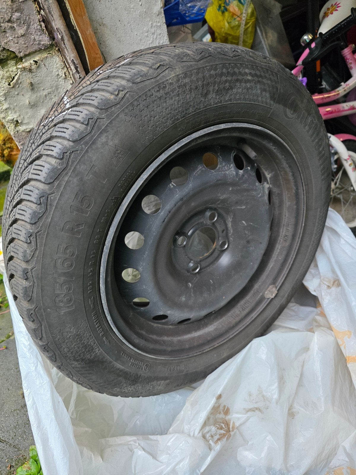 4 pneus hiver avec jantes 185/65R15, Enlèvement