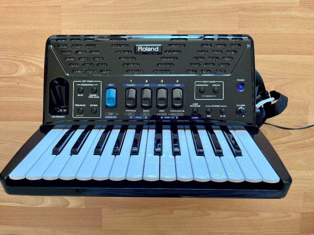 Roland FR-1x - Complete set met originele tas & extra’s, Muziek en Instrumenten, Accordeons, Ophalen, Zo goed als nieuw, 72-bas
