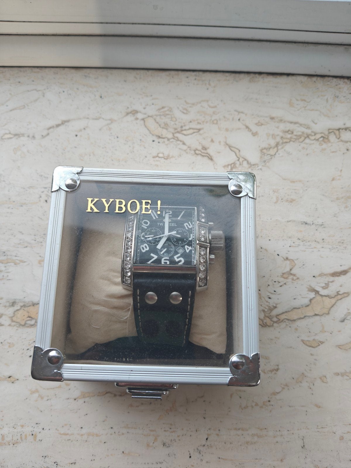 montre Kyboe, Enlèvement ou Envoi